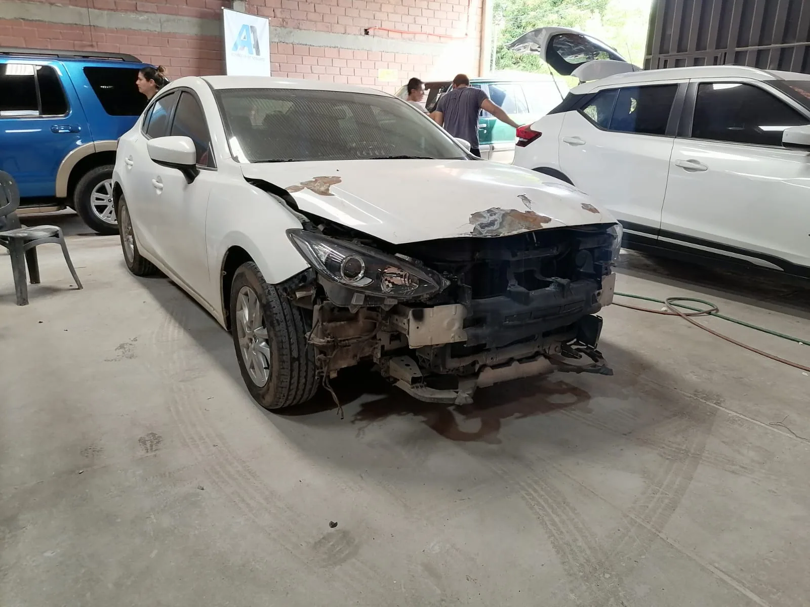 Mazda 3 antes de la reparación