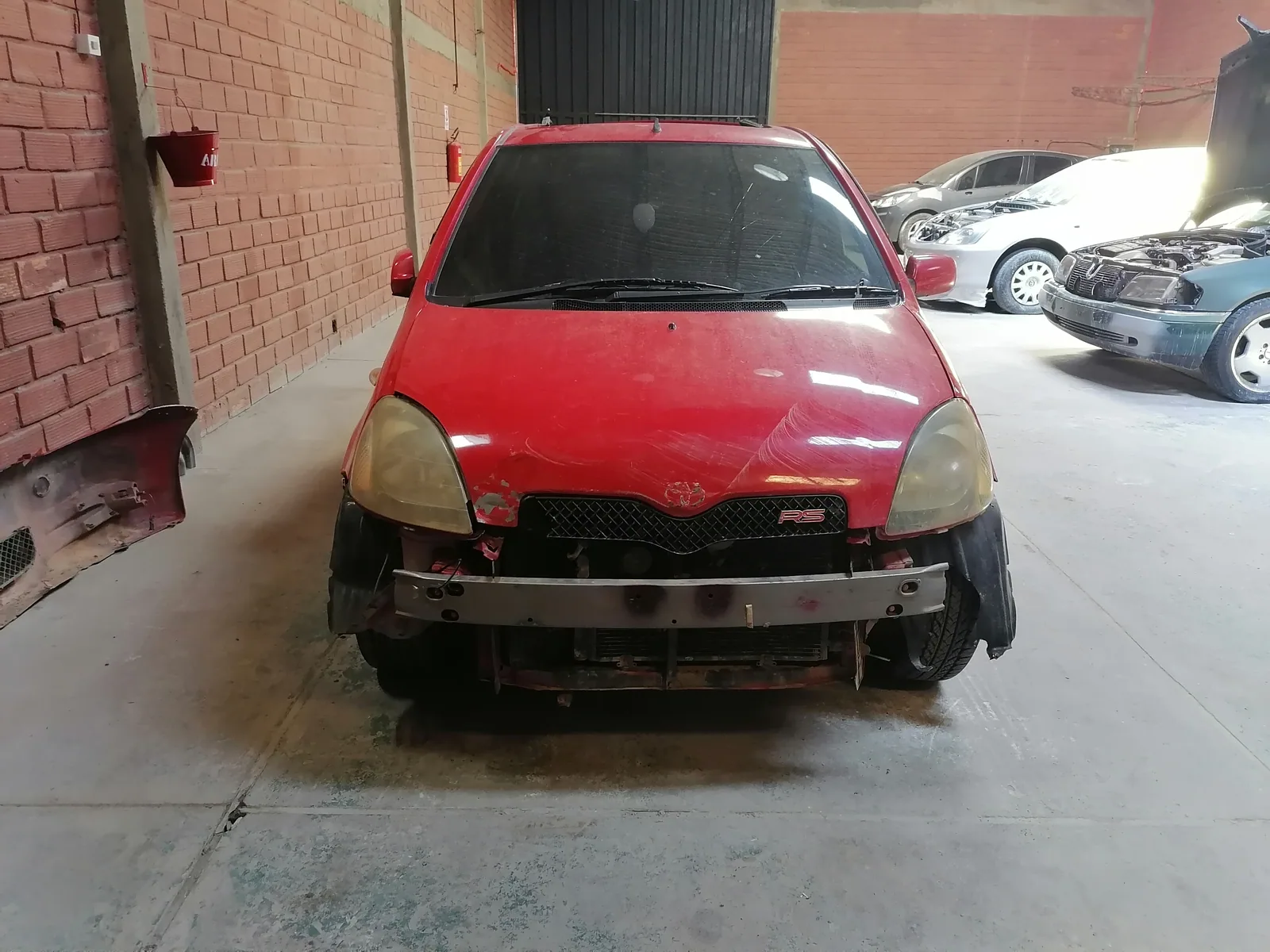 Toyota Vitz RS antes de la reparación